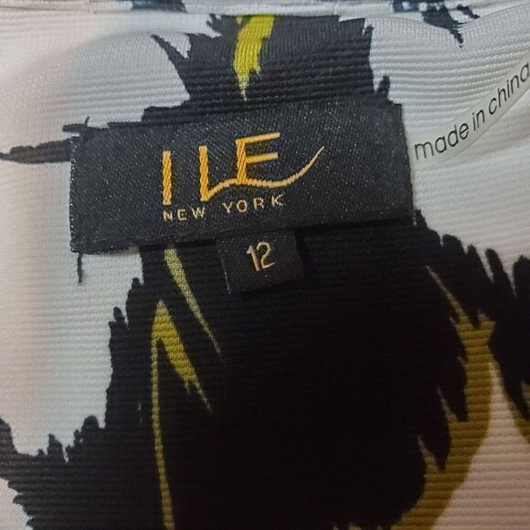 Ile Yellow, Black, & White Floral Dress (12) - Picture 6 of 6